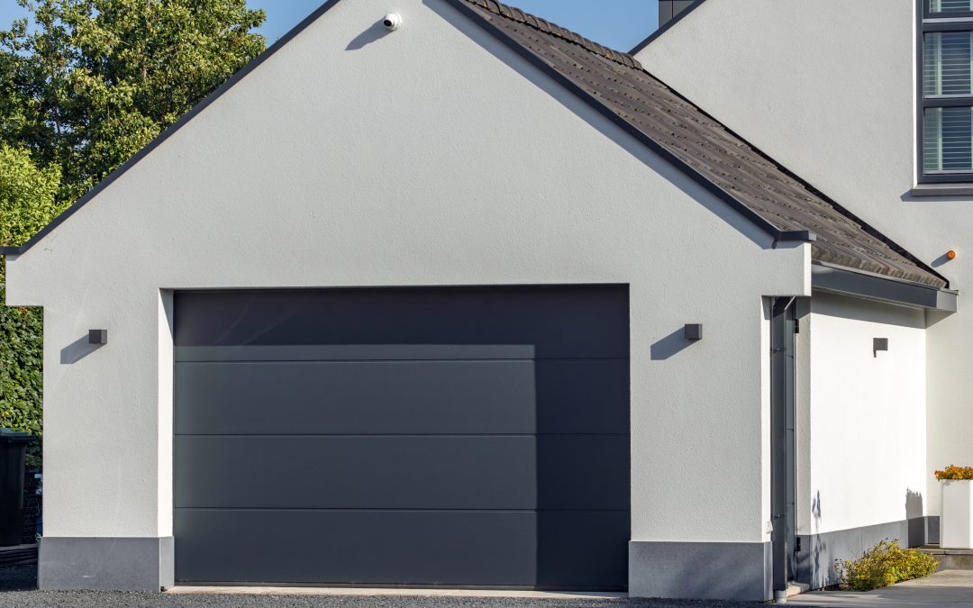 Les portes de garage motorisées : un atout pour votre maison à Comines avec les Artisans de la Lys